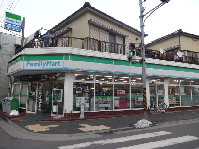 コンビニ　ファミリーマート（コンビニ）まで150m