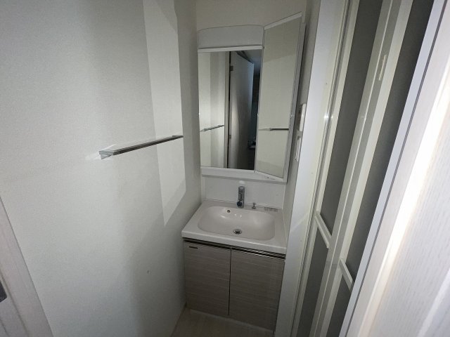 洗面設備　スペースが確保できる洗面所です