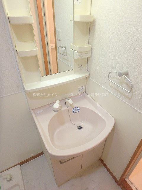 洗面設備　同物件、別号室の写真です。