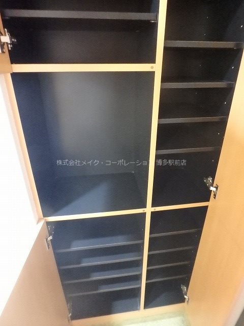 玄関　同物件、別号室の写真です。