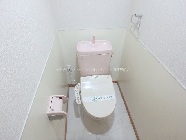トイレ　同物件、別号室の写真です。