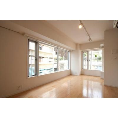 バルコニー　■LDK13.5畳■３面採光■ダウンライト式照明