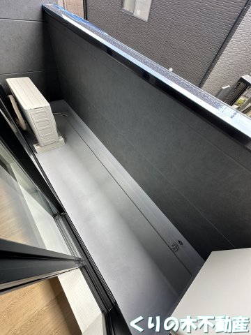 バルコニー　暖かな日差しのふりそそぐバルコニー