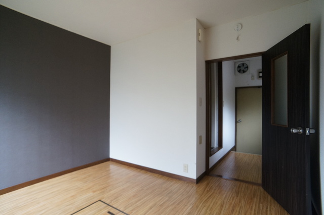 その他部屋・スペース　アクセントクロス仕様で、お部屋をオシャレに演出してくれます♪