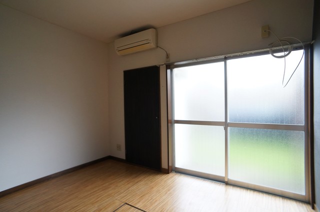 居室・リビング　南に面した洋室は採光・通風に優れた心地よい空間です！