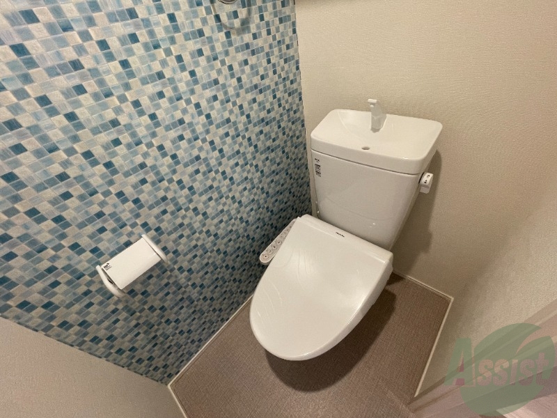 トイレ　トイレはこちらのウォシュレット付きになりますね。