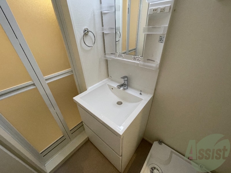 洗面設備　洗面台はこちら、広々して使いやすそうですね。