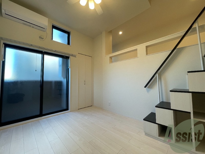 居室・リビング　こちらは、６．２帖の洋室です。広々としたお部屋ですね