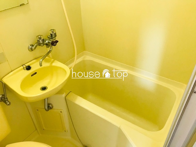 バス・シャワールーム　洗面台付きの浴室