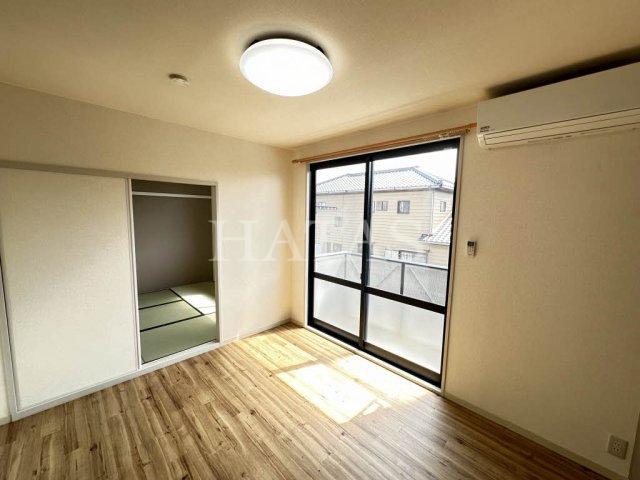 居室・リビング　同物件別部屋です。