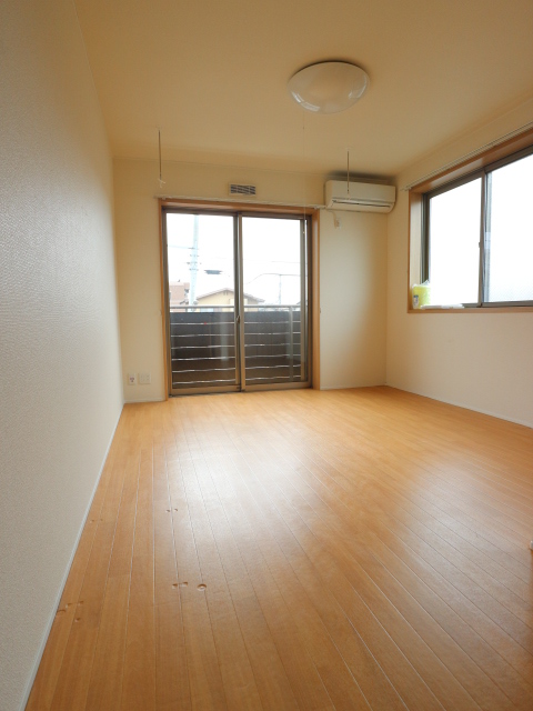 居室・リビング　※他号室参考写真