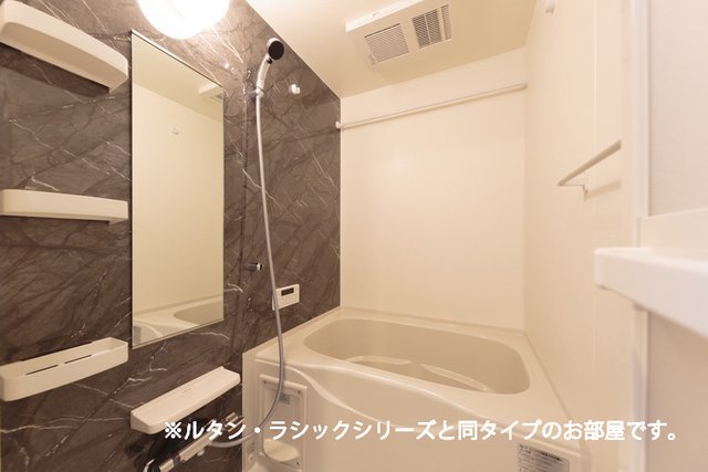 バス・シャワールーム　ゆったり過ごせるお風呂です