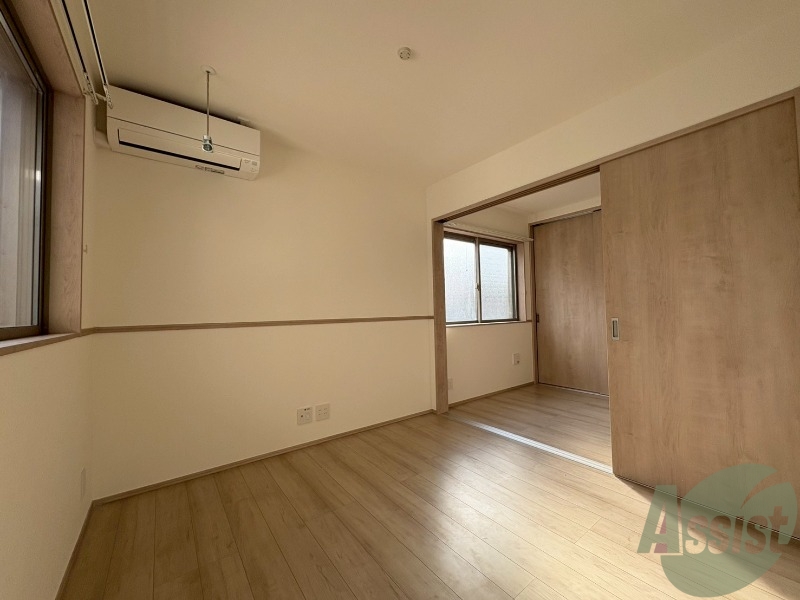 居室・リビング　こちらは８．３帖のリビングになります。日当たり良好です。