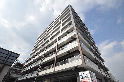 建物外観　★南向きで陽当たりの良いバルコニー★