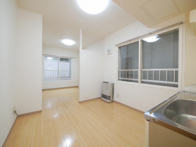 居室・リビング　◆バスセンター前駅徒歩1分の好立地！何をするにも便利！◆