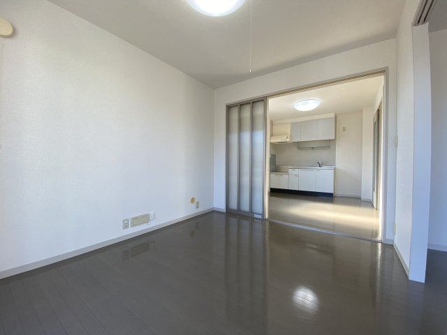 居室・リビング　※同じタイプの間取です。実際の色や建具は異なります。