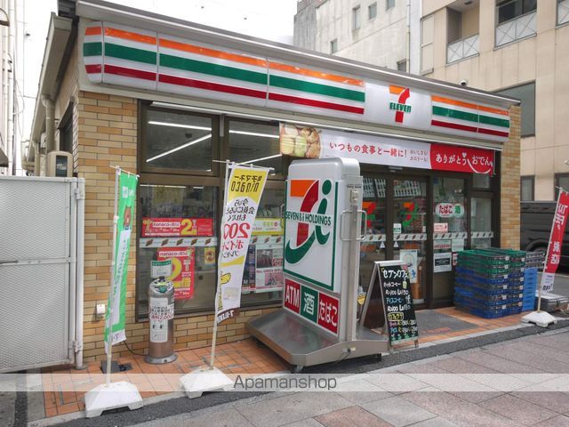 コンビニ　セブンイレブン（コンビニ）まで158m
