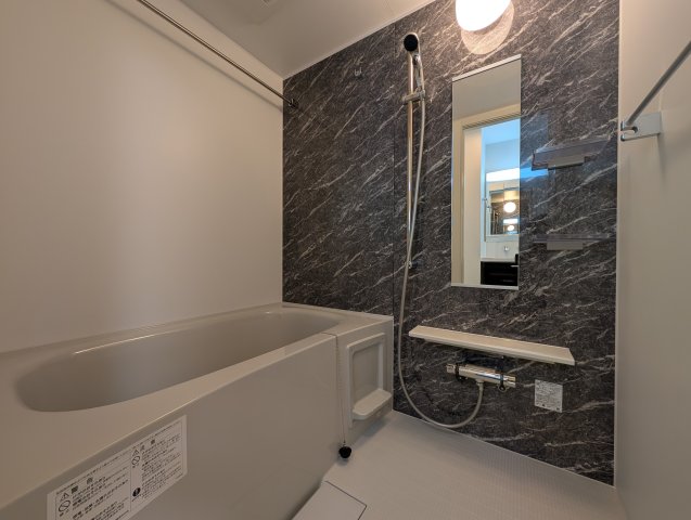 バス・シャワールーム　コンパクトで使いやすいお風呂です