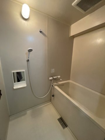 バス・シャワールーム　ゆったり過ごせるお風呂です