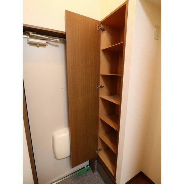玄関　※他のお部屋の参考写真です