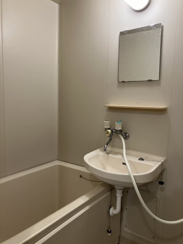 バス・シャワールーム　無駄のない機能的な2点ユニットバス！
