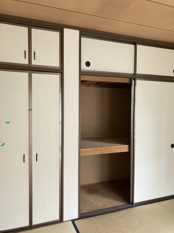 収納　押入れも奥行きがあり収納力◎