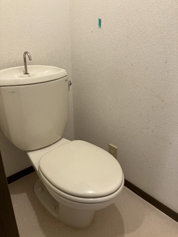 トイレ　バストイレ別で快適です！