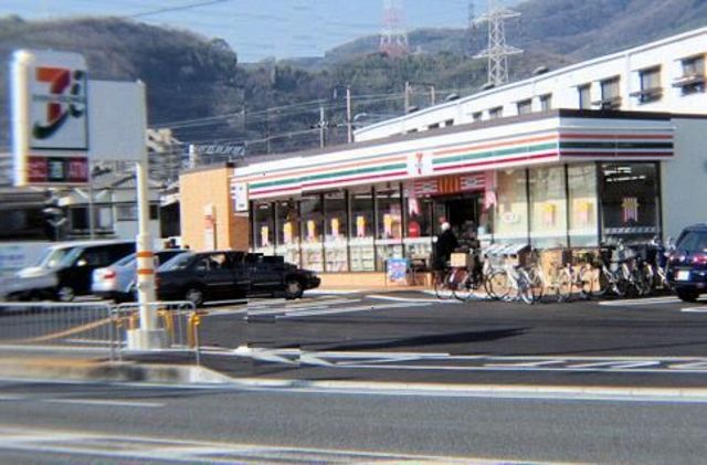 コンビニ　セブンイレブン島本高浜店（コンビニ）まで595m