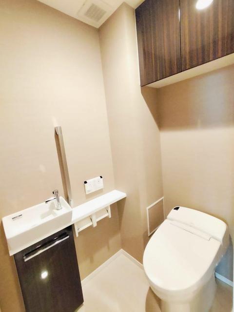 トイレ　タンクレストイレ　手洗器　温水洗浄便座