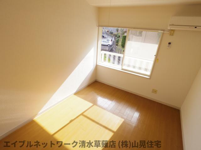 居室・リビング　個人の部屋や寝室として使える洋室です