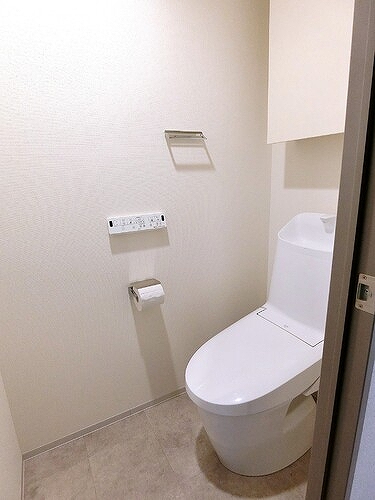 トイレ　洗浄機能付き便座