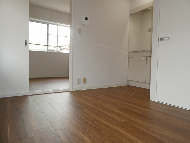 居室・リビング　こちらの居間で趣味の時間をお楽しみください