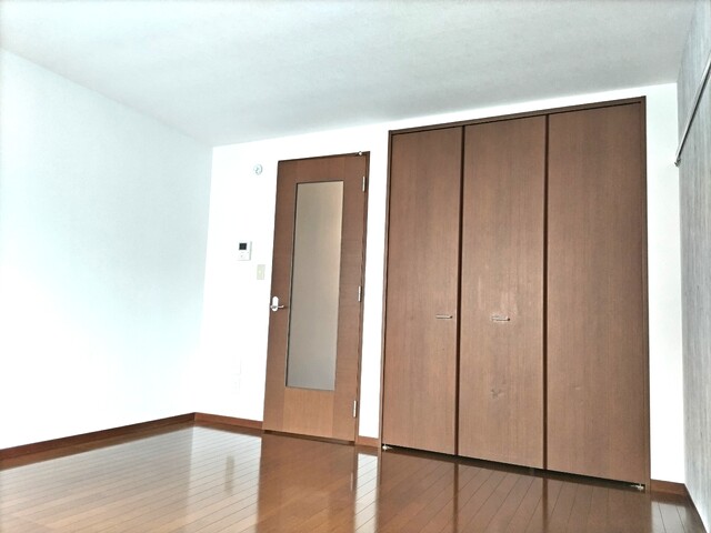 その他部屋・スペース　※同タイプ参考写真（壁紙の色が異なる場合があります）