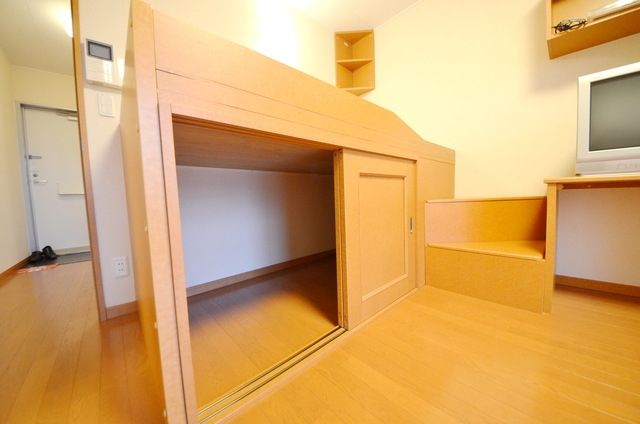 その他設備　2階は絨毯