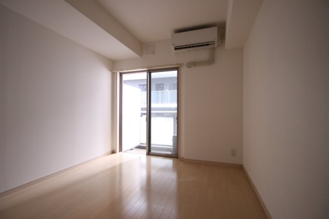 居室・リビング　別室参考写真です。