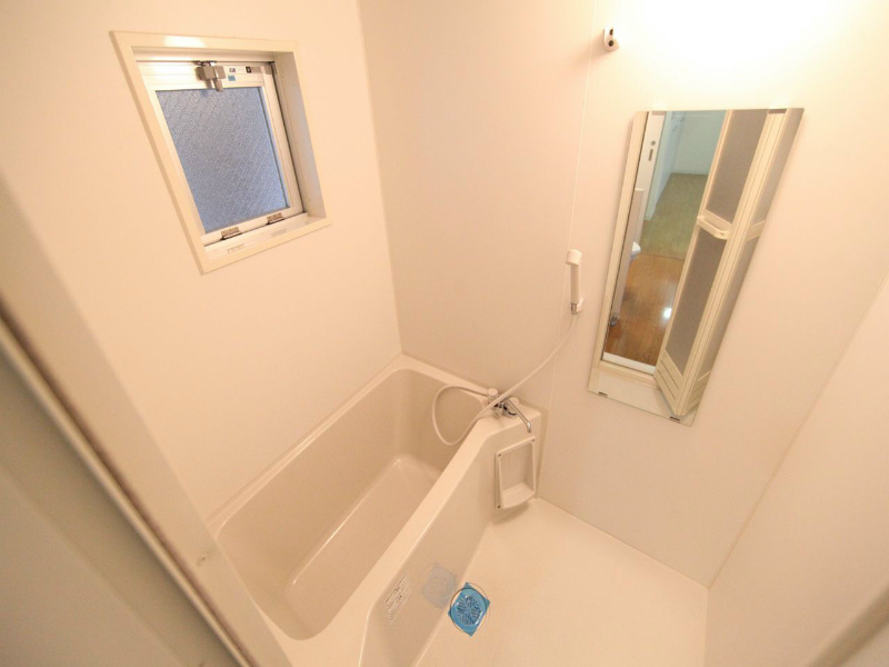 バス・シャワールーム　バスルーム　窓付（換気良好）