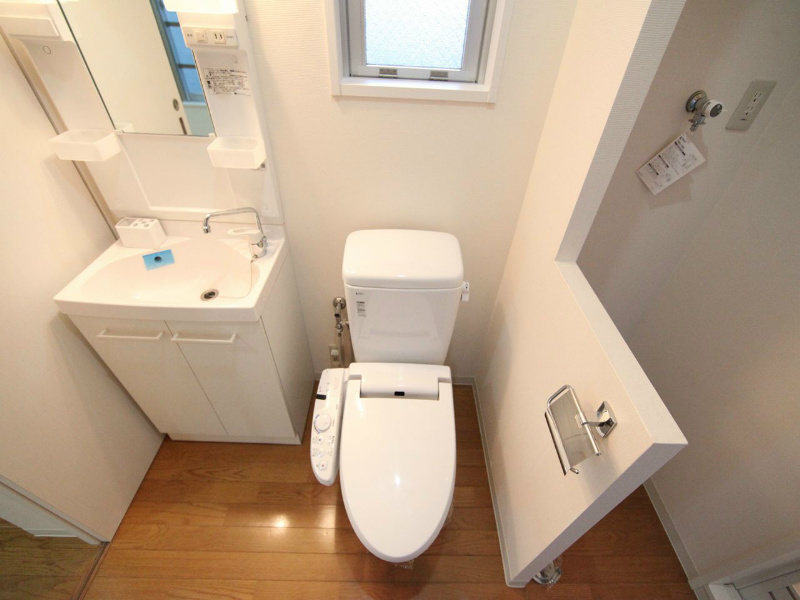 トイレ　温水洗浄暖房便座付トイレ