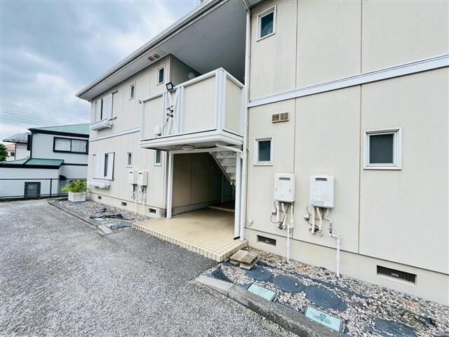 エントランス　落ち着いたエントランスです