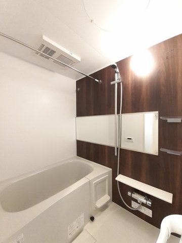 バス・シャワールーム　コンパクトで使いやすいお風呂です