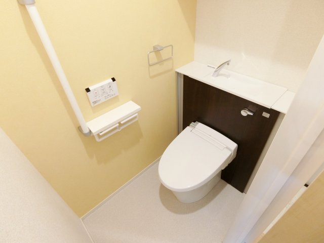 トイレ　別号室の参考写真です。