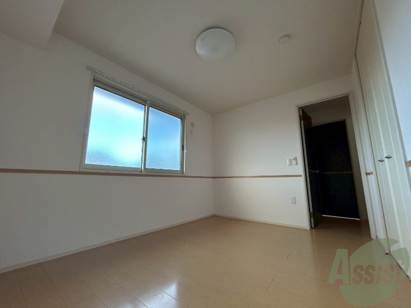 その他部屋・スペース　寝室になりそうな洋室です。シンプルで落ち着きますね。