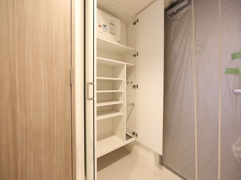 玄関　玄関　シューズボックス付（収納充実してます）