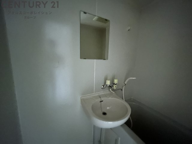 洗面設備　浴室内に洗面台付き！