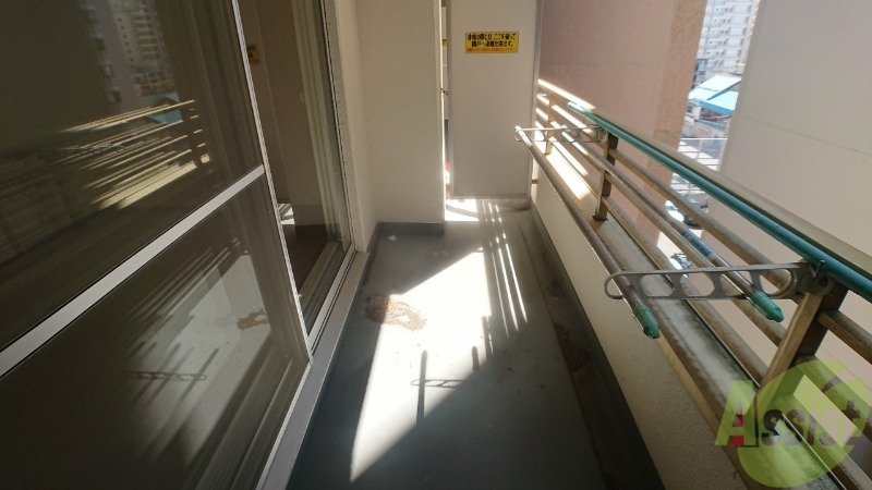 バルコニー　バルコニーは幅があり、広い印象を受けました。