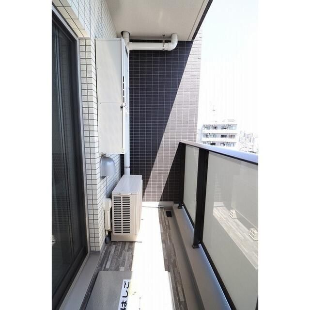 バルコニー　暖かな日差しのふりそそぐバルコニー