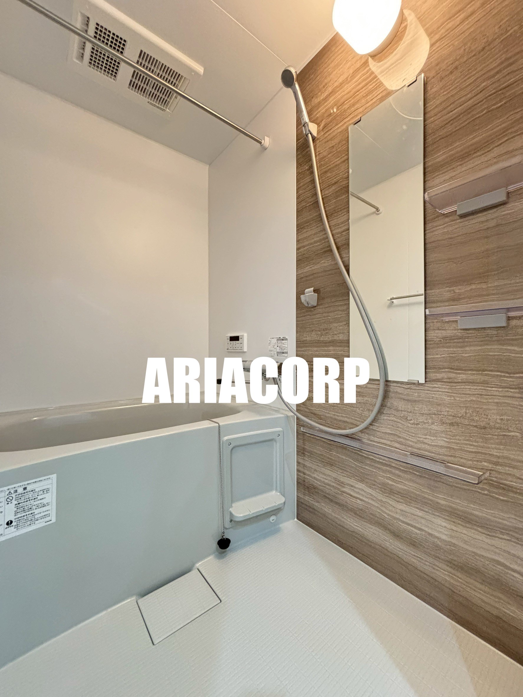 バス・シャワールーム　浴室乾燥機・追い焚き機能付きのバスルーム♪