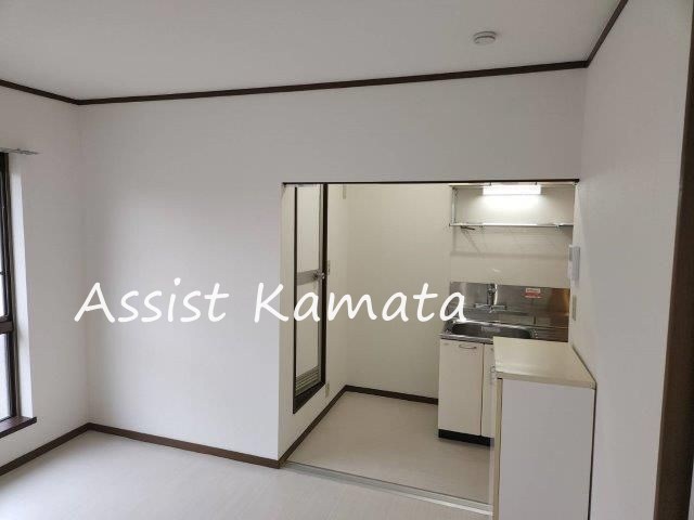 居室・リビング　写真は同タイプの別号室です