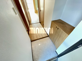 玄関　下駄箱付いています