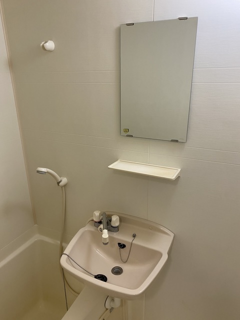 洗面設備　お風呂と一体型です