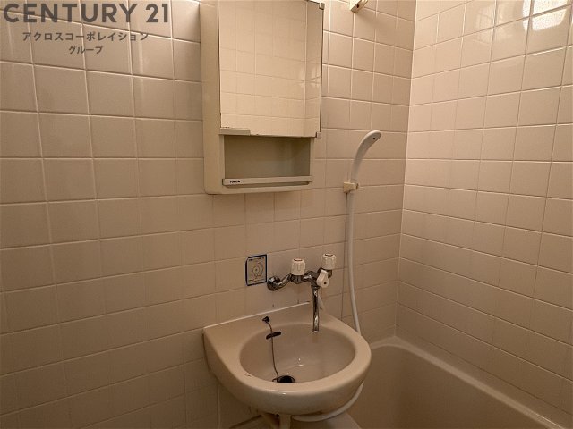 洗面設備　浴室内に洗面台付き！